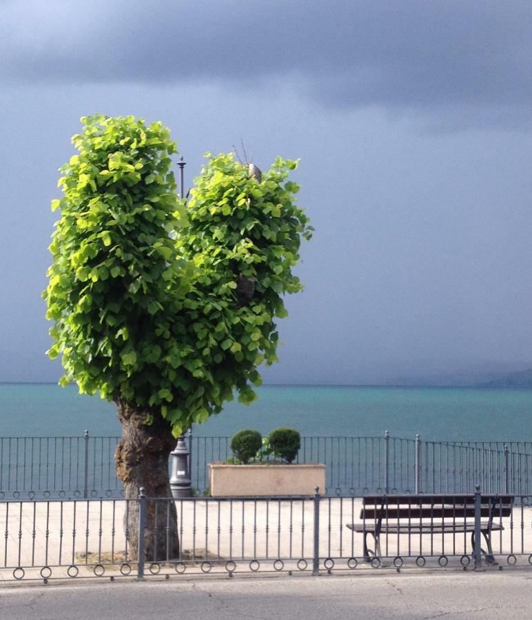 Al Vicolo Dei Pescatori Bed & Breakfast อันกุยลารา ซาบาเซีย ภายนอก รูปภาพ